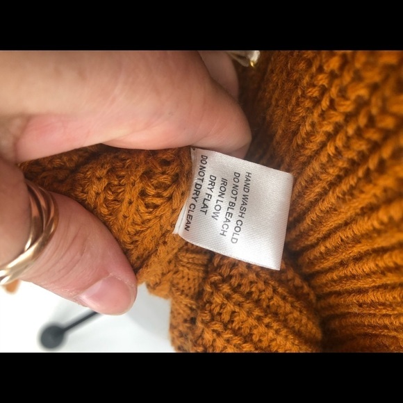 Iris basic‎ women’s Mustard knit sweater Size L - Picture 10 of 11